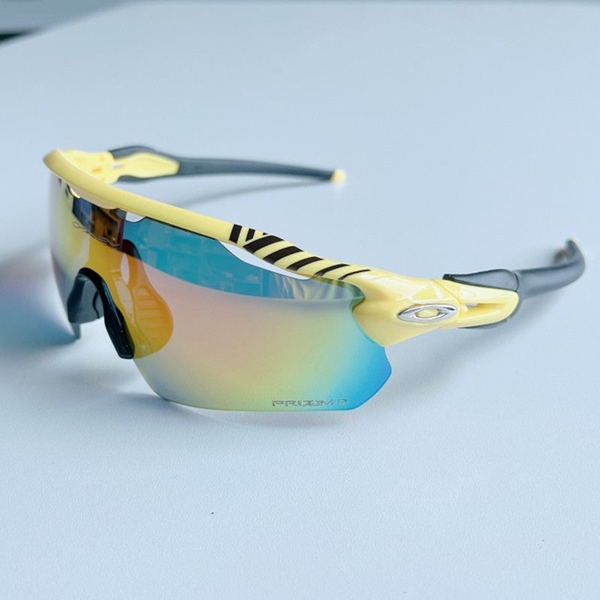 オークリー正面デザイン